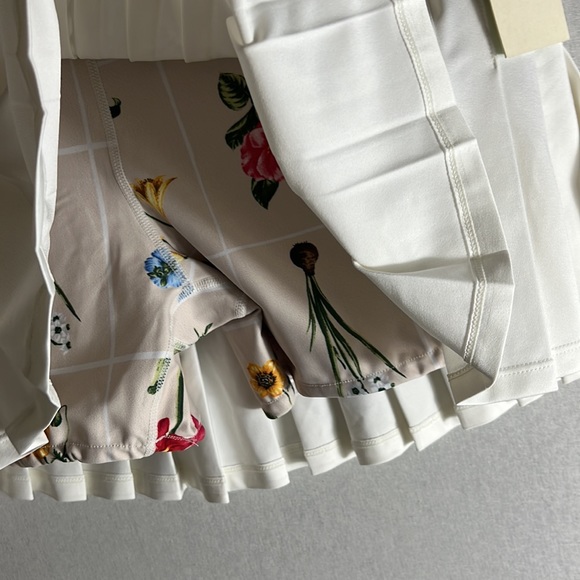 NO OFFER NEW Tuckernuck Sport white & Fresh Buds pleated sports  size XS - Picture 11 of 15